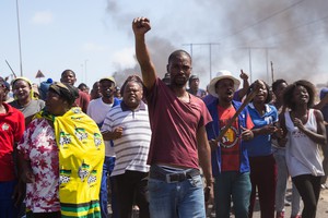 Over 1000 residents protest along Southern Bypass Street in Vredenburg.