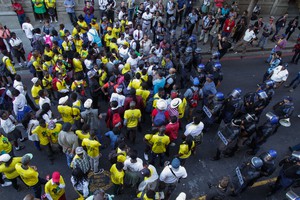 Photo of police and ANC supporters