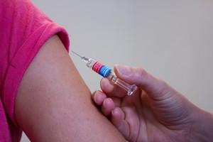 Graphic advocating child vaccination