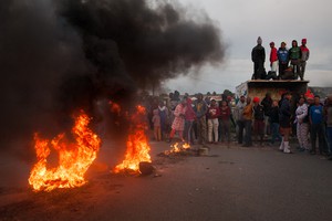 Grabouw community protests for increased wages for farm workers