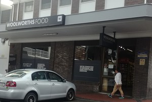 Photo of Woolworths shop front