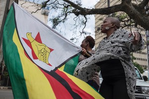 Zimbabweans celebrate call to remove Mugabe