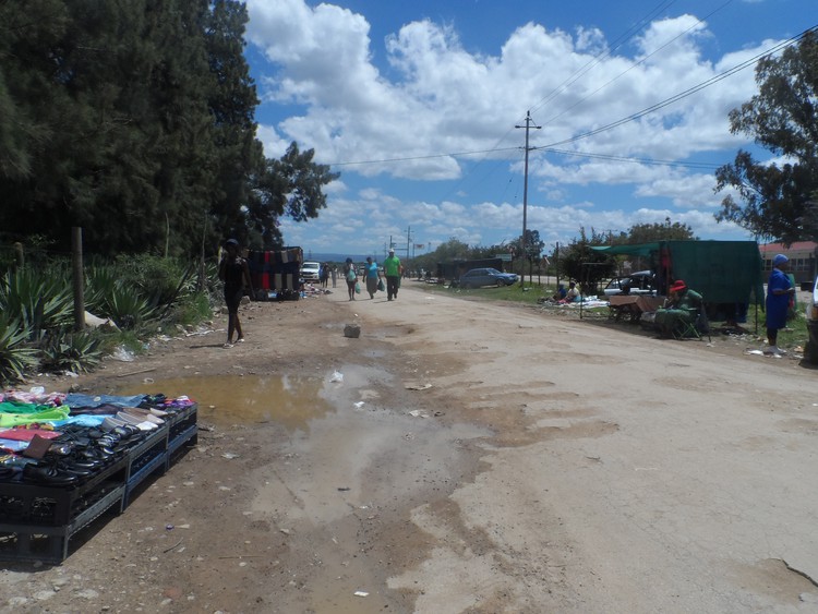 Photo of pothole-ridden road in Addo\'s town centre
