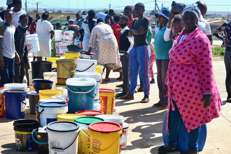 Photo of crowds of people with buckets